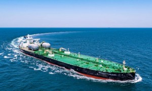 霸权遇硬茬，美国追了十天的油轮，突然画个俄国旗就不敢动了