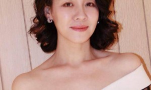 身价过亿豪门阔太，年过40被导演拉来救场，现在却意外爆红