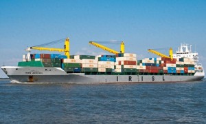 从中国驶向伊朗的一艘货船，遭美军特种兵半道拦截，交出货物才被放行？