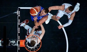 欧洲杯综述：东契奇39+8+9难换一胜 约基奇39分创纪录