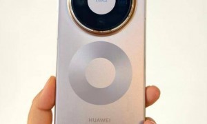 原创 
            华强北回收价炸锅！华为Mate80全系溢价，多花1100元仍一机难求