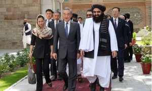 王毅刚离开没多久，塔利班动向异常，普京心腹发出预警：北约正酝酿重返阿富汗！