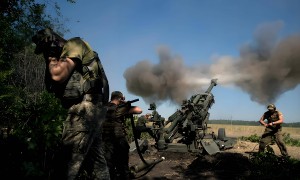 原创 
            库皮扬斯克生死时速！俄军铁蹄撕裂市中心，乌军精锐火线驰援，这场绞肉机大战将改写东线格局