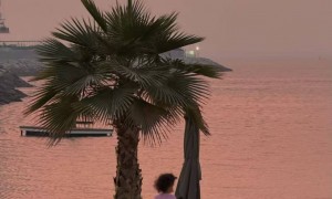 满满的爱！C罗享受家庭温馨时光 小女儿开心趴在背上