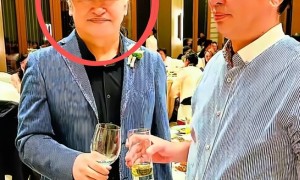 刘欢近况曝光：患不死癌症，带病参加女儿婚礼，满桌茅台太显眼