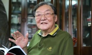 李雪健参加翟俊杰追悼会步履蹒跚!颜丙燕孙茜现场痛哭