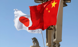 解放军实弹精准命中无虚发！日媒怕挨炸急提问，中方只给了一句话