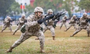 美军抓走马杜罗，24小时内解放军全军演训，特朗普“后院起火”