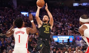 原创 
            库里狂吞6失误+提前退场 对比小谢生涯之夜更显老态