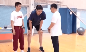 原创 
            恭喜！中国女篮2米26女姚明获重点培养，宫鲁鸣：想办法用好她