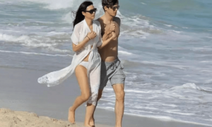 从捞女到顶级名媛，57岁邓文迪怎么也没想到，当年“死皮赖脸”生下的女儿，如今为她争到280亿