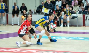 女排意超-朱婷揽常规赛半程冠军 庄宇珊首秀4局轰20分