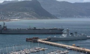 中国主导金砖国家军演，伊朗12万吨超级巨舰亮相，把052D的风头都抢了？