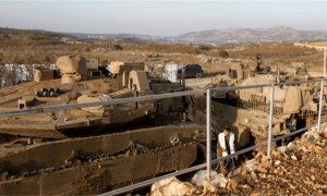 美国一插手，以立即收兵，转头炮轰叙利亚，大部队乌泱泱从天而降