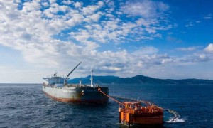 乌克兰得意忘形，黑海三声巨响，自爆艇突袭得手，炸掉美国资产？