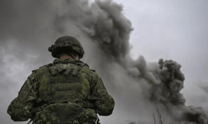 破鼓万人捶，泽连斯基被美国逼着一周内接受28点和平计划，乌克兰前线再传噩耗