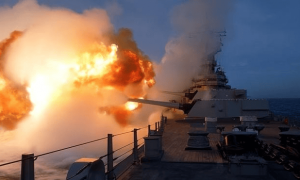 美军不宣而战，委内瑞拉港口大爆炸：委军48小时开火击落9架飞机