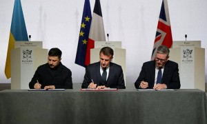 豪赌普京会让步？英法同意派兵保护乌克兰，前提是俄乌和平，与泽连斯基签署意向声明