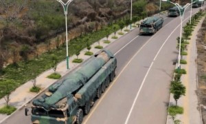 俄罗斯发射“榛树”中程弹道导弹，美军分析后发现，中国东风-27已战备值班！