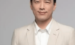 原来王耀庆的妻子是她，怪得不演啥都能火，这才是旺夫天花板，难怪他红足三十年零绯闻