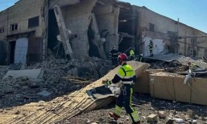 重创俄天然气港，又炸“影子舰队”油轮！俄军现在专打民生设施