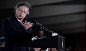 佩特罗怒怼特朗普：要打哥伦比亚尽管来，大不了重返游击战场