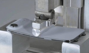 苹果 iPhone Air 与 17 Pro 抗弯不抗摔，跌落仍易碎屏