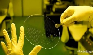 外媒：中国已经研制出光刻机后，光刻胶马上成为了比光刻机更卡脖子的黑科技！可大家不知道，全球光刻胶市场，90%以上的份额都被日本垄断