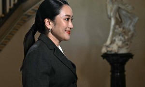 终究未能打破“家族魔咒”，佩通坦被免职，泰国政局恐再次动荡