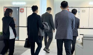 李在镕逛北京朝阳京东MALL买走100个labubu，还看了海信163寸大电视，店员称“三星副会长也来了”