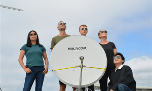 数千元就能监听全球！团队揭露卫星通信漏洞：可截取大量机密通话记录