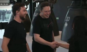 悬停技术首秀，马斯克现身见证第二代星舰落幕