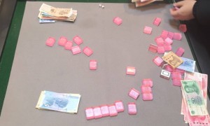 安徽警方深夜突袭一酒店，带走11人