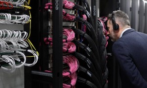 英国雄心勃勃的“AI超级大国”计划，一年后卡在电网上